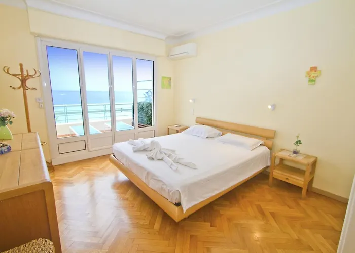 Top Floor Miramar Sea Front *