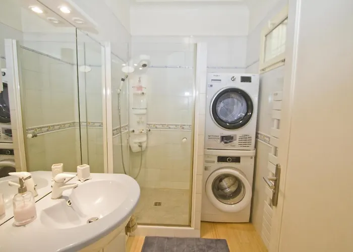 Top Floor Miramar Sea Front Διαμέρισμα *