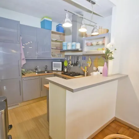 Top Floor Miramar Sea Front Apartment