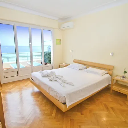 Top Floor Miramar Sea Front *