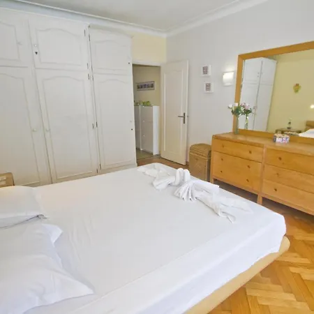 Top Floor Miramar Sea Front Apartment